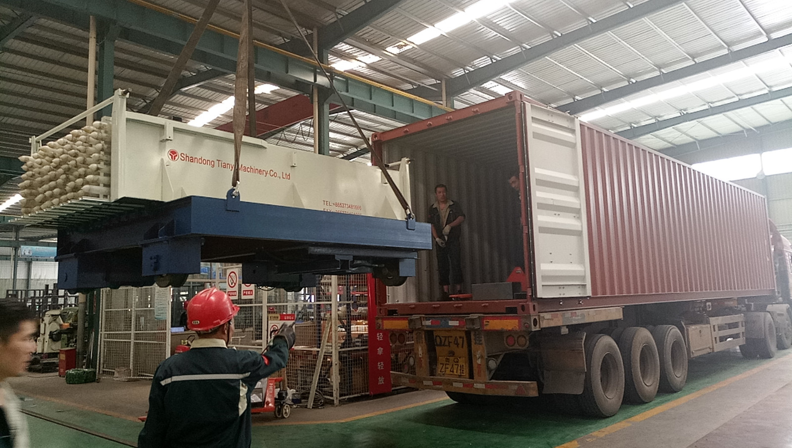 熱烈祝賀天意機(jī)械出口印尼輕質(zhì)墻板生產(chǎn)線成功啟運